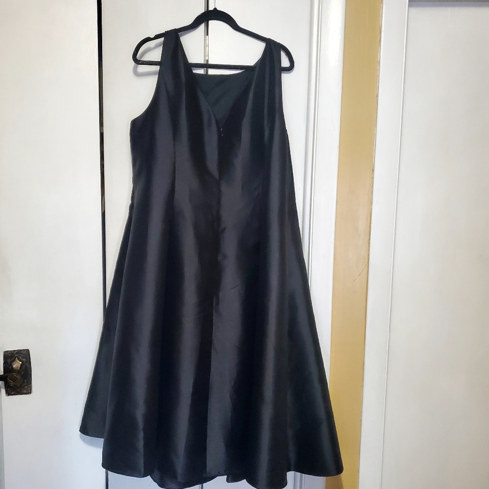 Adrianna Papell Black Satin Midi Dress - Picture 4 of 7